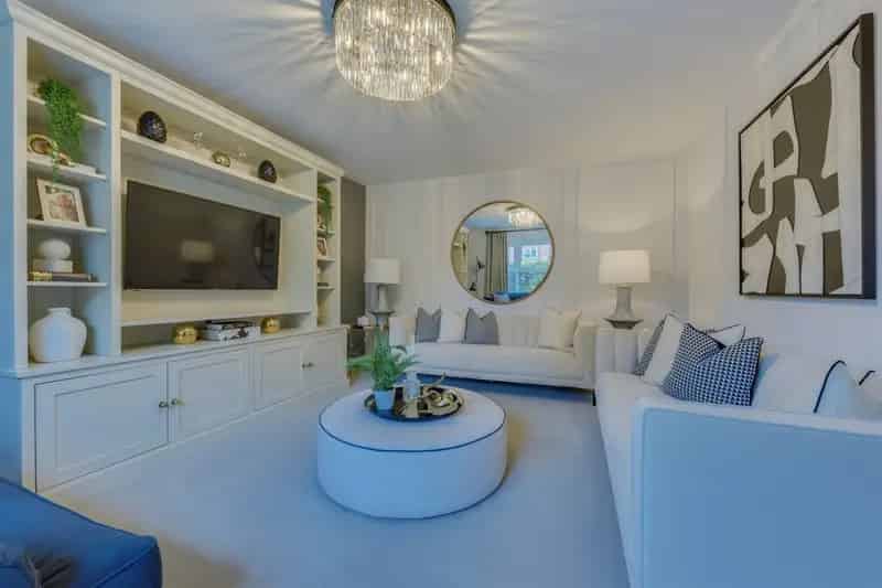 Five Bedroom Detached Home With Double Garage and Open Plan Living