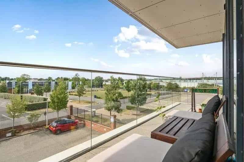 2 Bed Flat for Sale near Newbury Racecourse