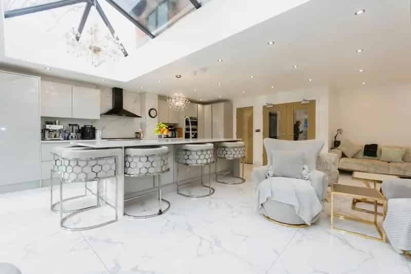 7 Bedroom Detached House for Sale