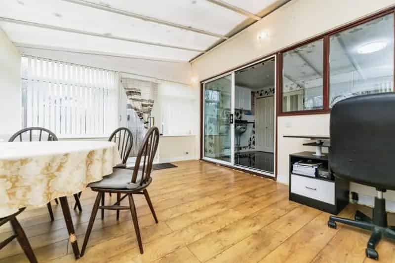 3 Bed Semi-Detached House For Sale No Upward Chain