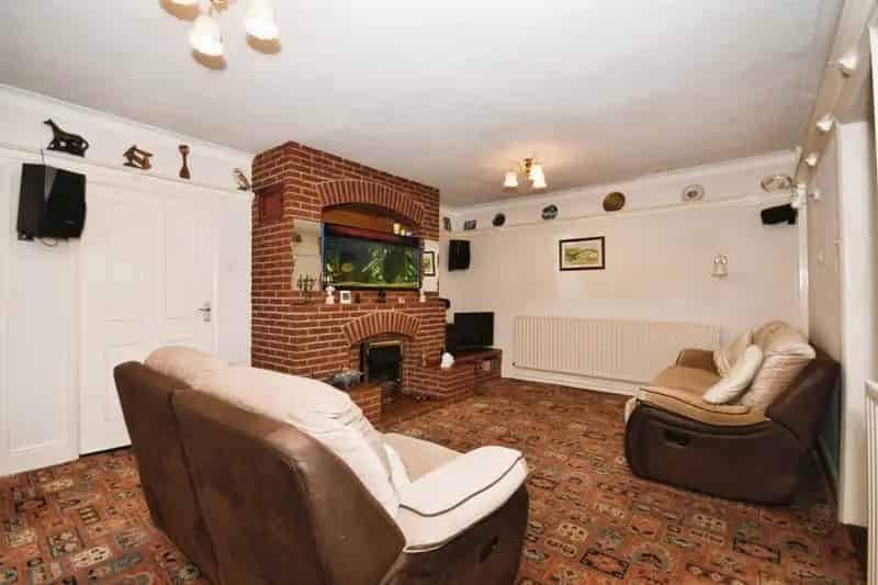 5 Acre Family Home with Extensive Outbuildings