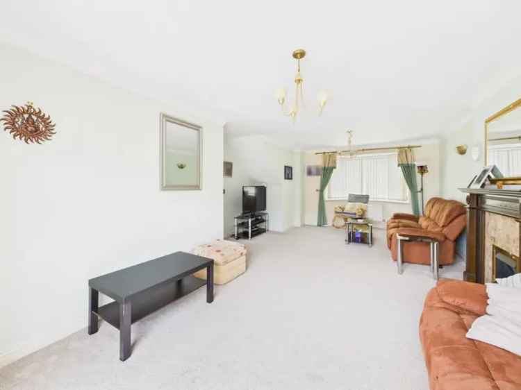 4 Bedroom Detached House For Sale in Heathley Park