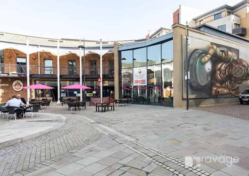 High Quality Riverside Office Building To Let