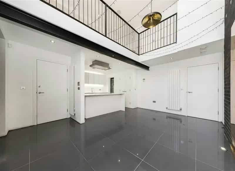 Two Bedroom Townhouse Shoreditch High Ceilings Open Plan Living