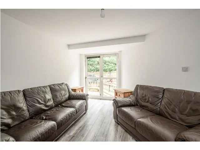 2 bedroom flat  for sale