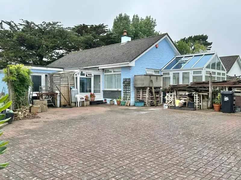 3 Bedroom Detached Bungalow for Sale Near Hospital and Golf Club