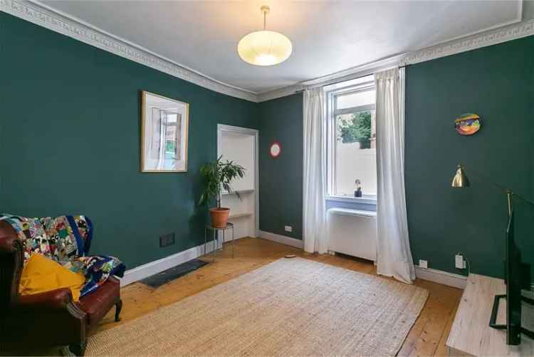 3 Bed Flat - Ground Floor with 1 Reception Room