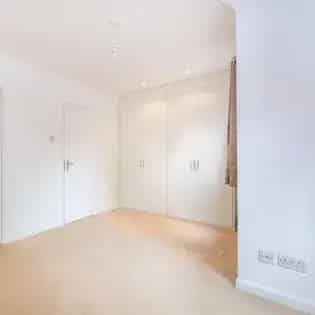 4 Bedroom House 135m² London