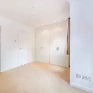 4 Bedroom House 135m² London