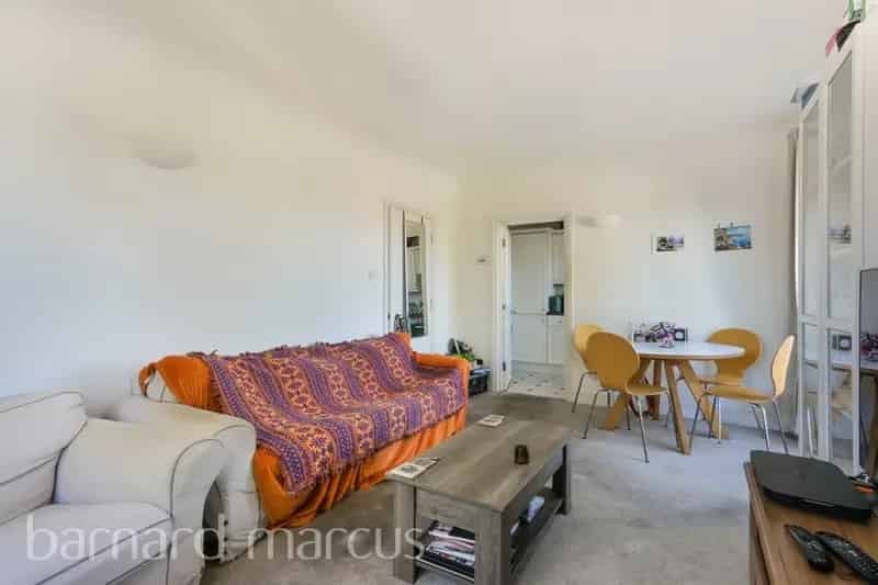 2-Bed Flat near Chiswick High Road Gunnersbury Station