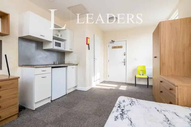 Studio to Rent