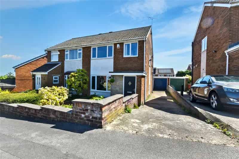 Three Bedroom Semi Detached House in Churwell