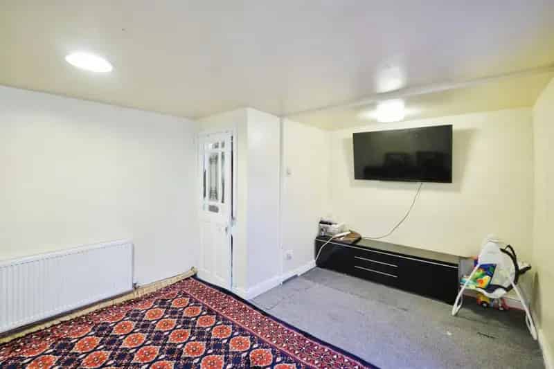 Large Extended Family Home with Driveway and Garden