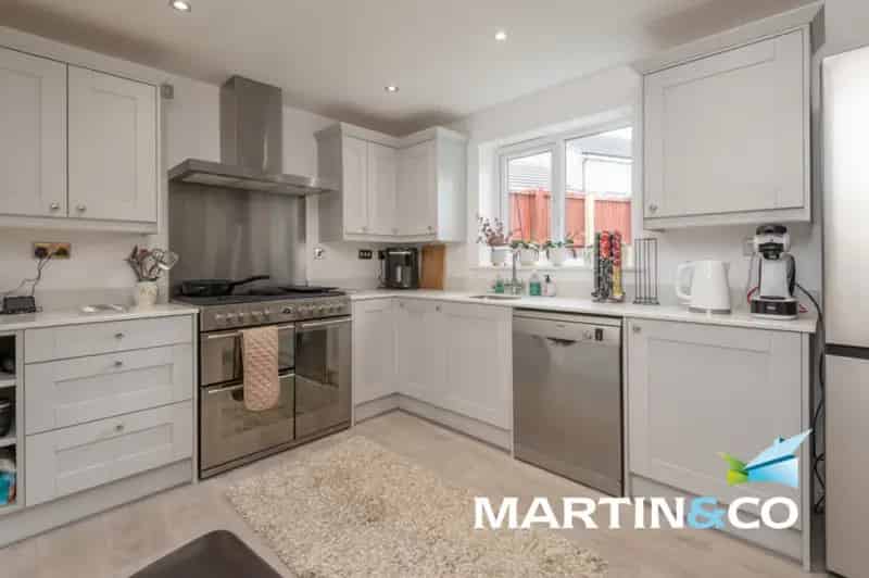4 Bedroom Detached House For Sale Outwood