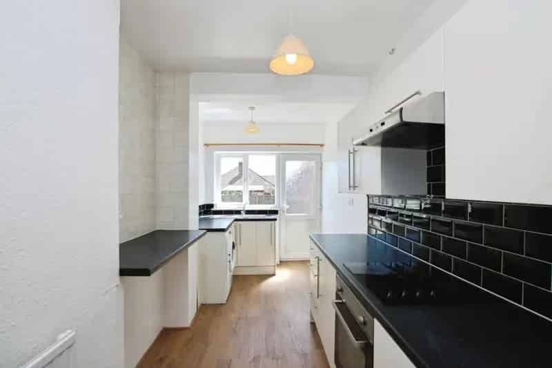 2 bedroom maisonette