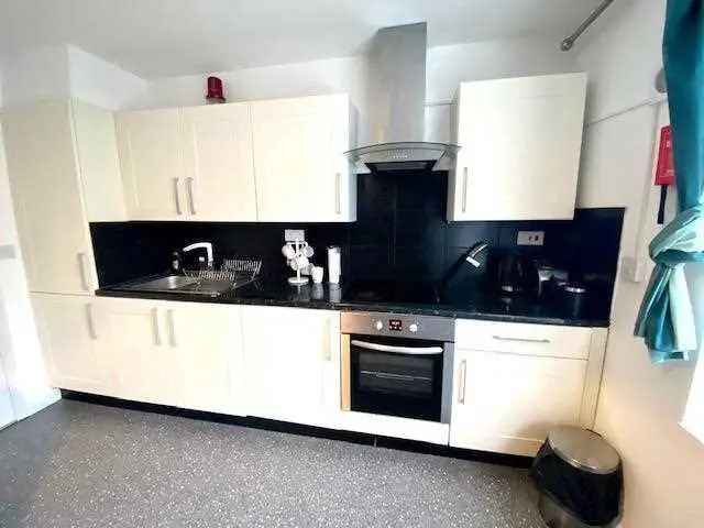2 Bedroom Furnished Apartment Near Brighton Station