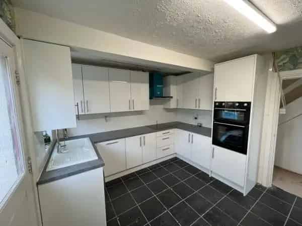 3 Bedroom House with Large Garden and Downstairs Toilet