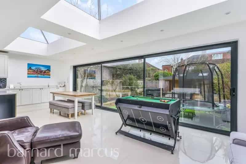 Stunning 4 Bed Family Home with Landscaped Garden