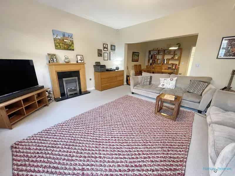 5 Bed 3 Bath House Dickens Heath Village Secure Parking