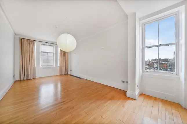 Spacious 4-Bedroom Apartment in Kensington with Balcony