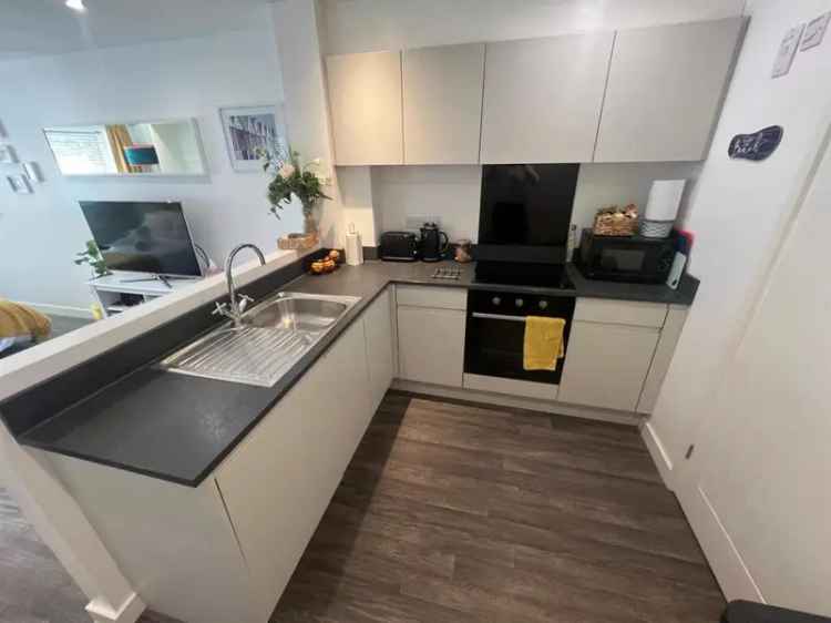 Studio Flat Near Bournemouth Town Centre