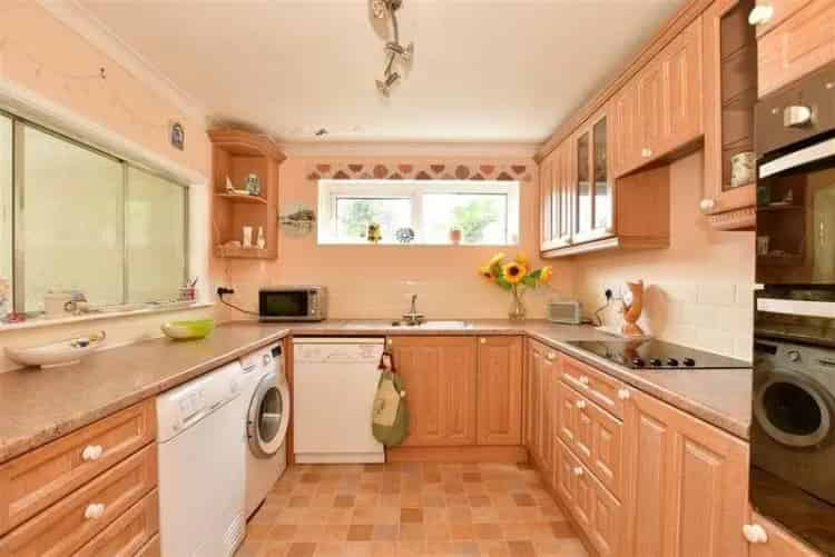 2 Bed Flat for Sale - Central Location