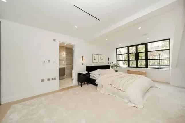 Flat for sale in Fellows Road, Belsize Park NW3
