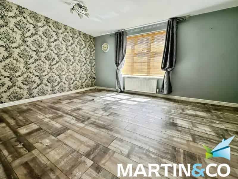 2 Bedroom Ground Floor Apartment For Sale