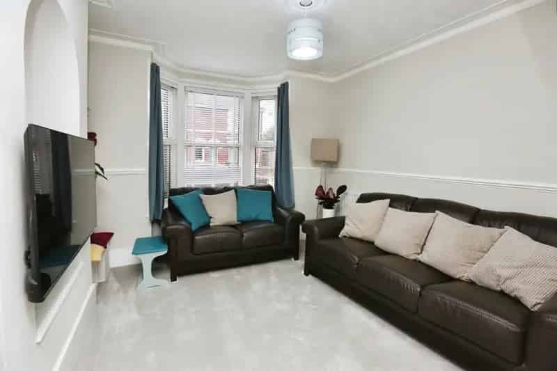 Modernized Period Property in Eastleigh Three Bedrooms