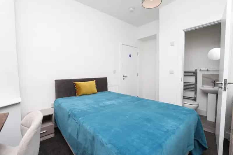 5 bedroom House
 To Let 
Total Size: 1411 SQ FT