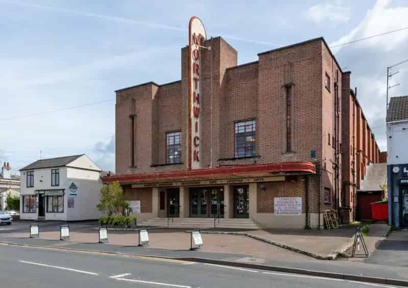Art Deco Grade II Listed Building 7218 sq ft  Ample Parking