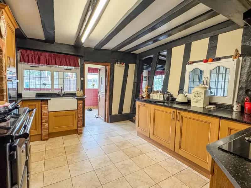 6 Bedroom Detached House with Annexe and Pool Birch