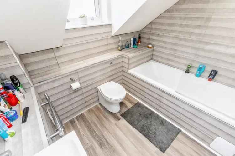 Two Bedroom Apartment Near Bus Services