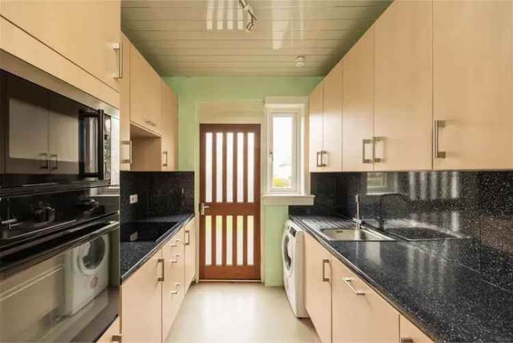 3 Bed Terraced House with Garden and Driveway