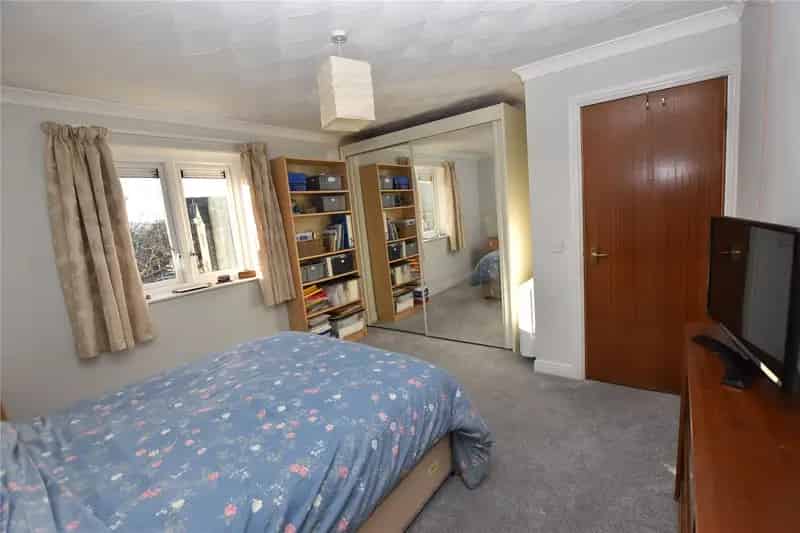 Two Double Bed Retirement Apartment Guiseley Chain Free