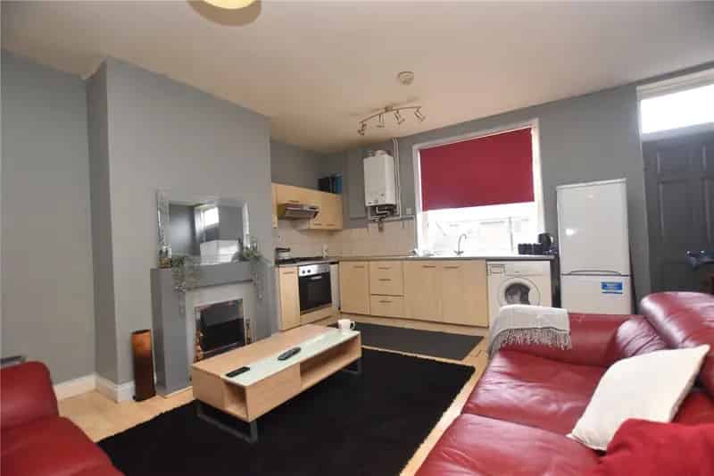 One Bedroom House Near Morley Train Station - Great Rental Potential