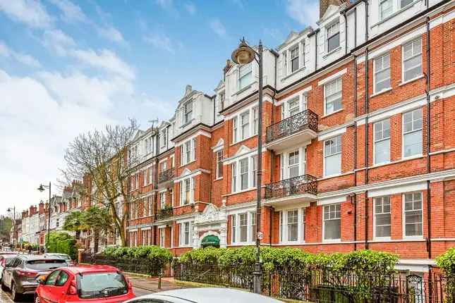 Flat for sale in Richmond Hill, Richmond TW10