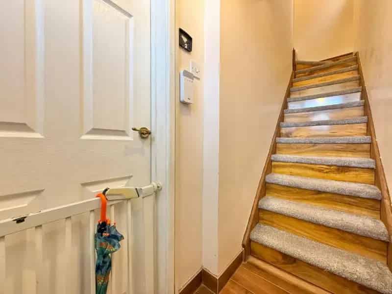 3 Bed Semi-Detached House For Sale Large Garden Modern Kitchen