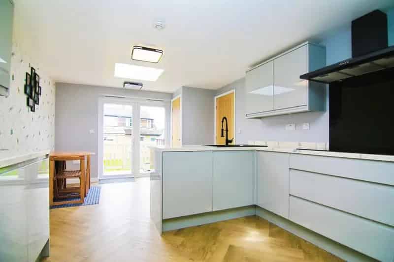 5 Bedroom House for Sale