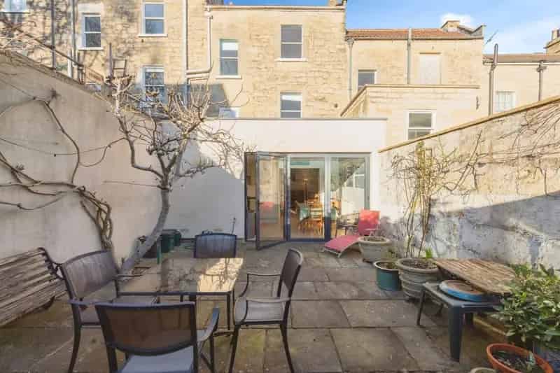 Grade II Georgian Townhouse in Bath Walcot Four Double Bedrooms