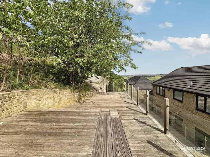 4 Bed House for Sale Panoramic Views Family Home