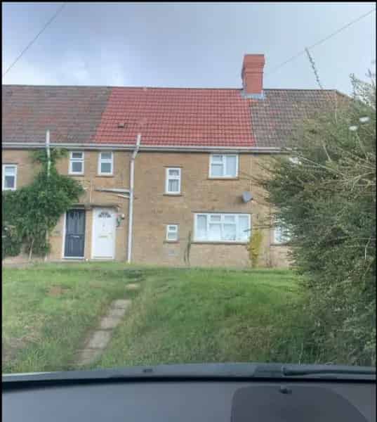 Hamstone Mid Terrace House in Tintinhull