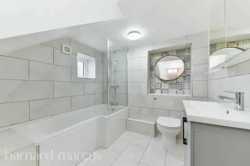 Spacious 2-Bed Apartment near Surbiton Station