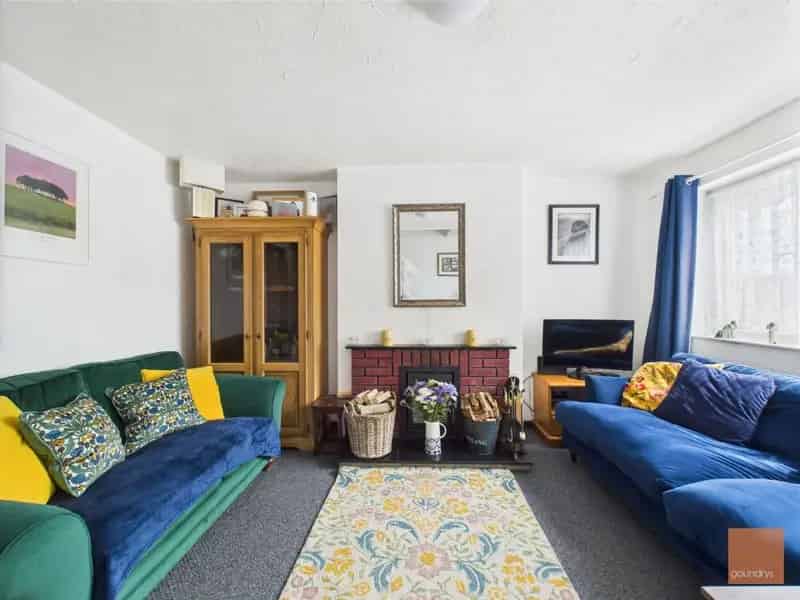 2 bed property for sale