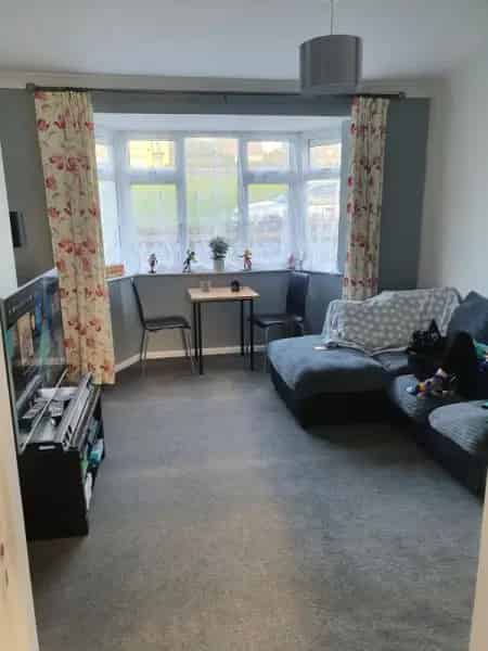 Spacious One Bedroom Ground Floor Flat with Garden