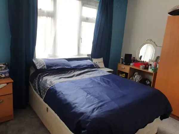 Flat For Rent in Redruth, England