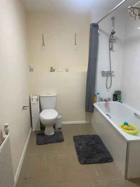 Flat For Rent in Charnwood, England