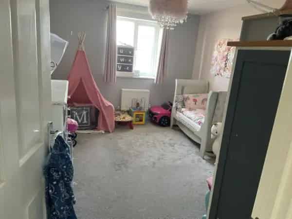 2 Bedroom Flat near Bushey Station