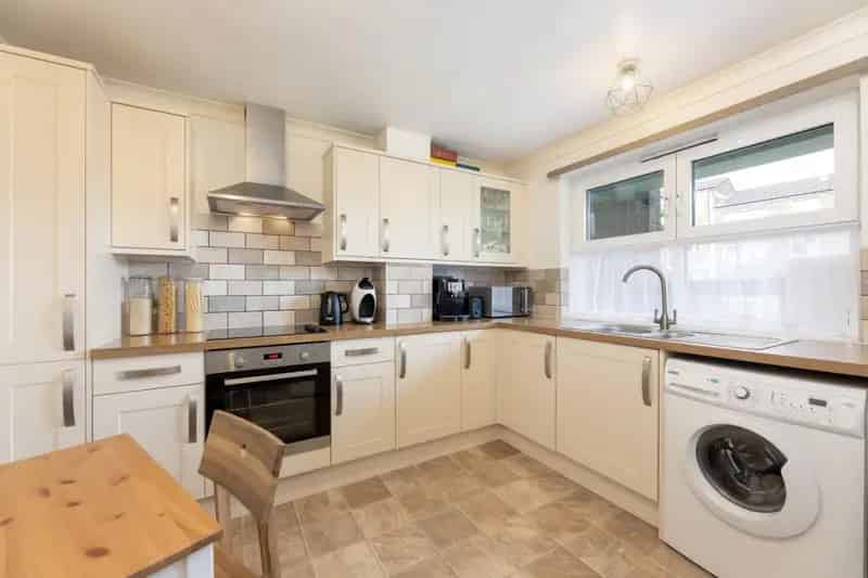 1 Bedroom Flat for Sale near Denmark Hill Station