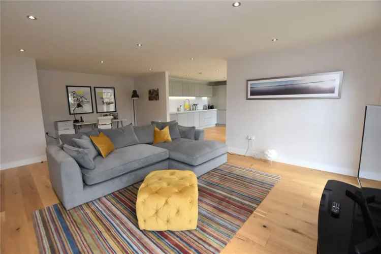 Apartment For Sale in Leeds, England